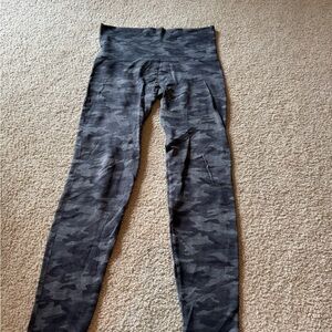 SPANX Booty Boost Gray Camo Leggings